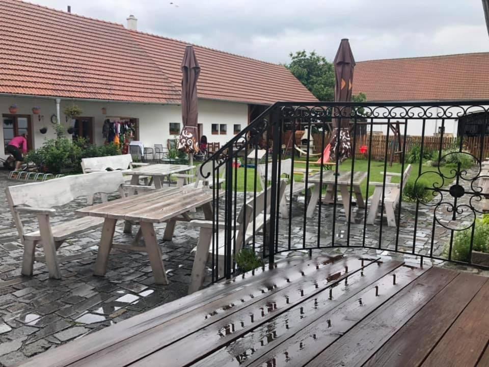 Penzion A Hospoda Na Statku Глубока-над-Влтавой Экстерьер фото